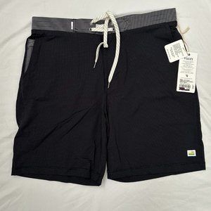 Vuori Evolution Short 32" Black NWT